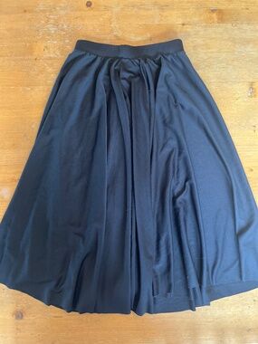 Mid length black ballet dkirt